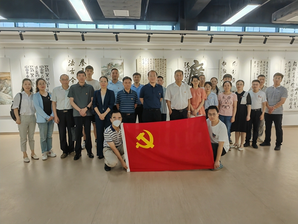 淮糧集團、市糧食和物資儲備局聯(lián)合開展“弘揚清風正氣、傳承廉潔文化”書法美術(shù)作品展參觀活動